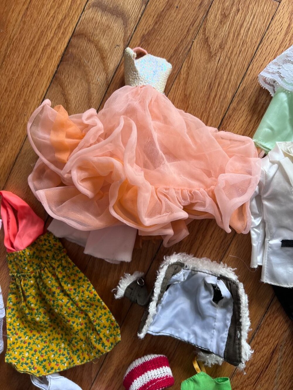 Large Barbie Doll Clothes Lot Mixed Dresses & Outfits Play Condition - Picture 6 of 15